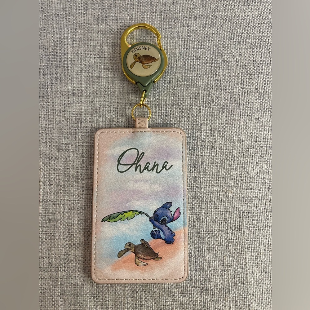 Disney Lilo & Stitch Ohana Turtle Friends Retractable Lanyard
